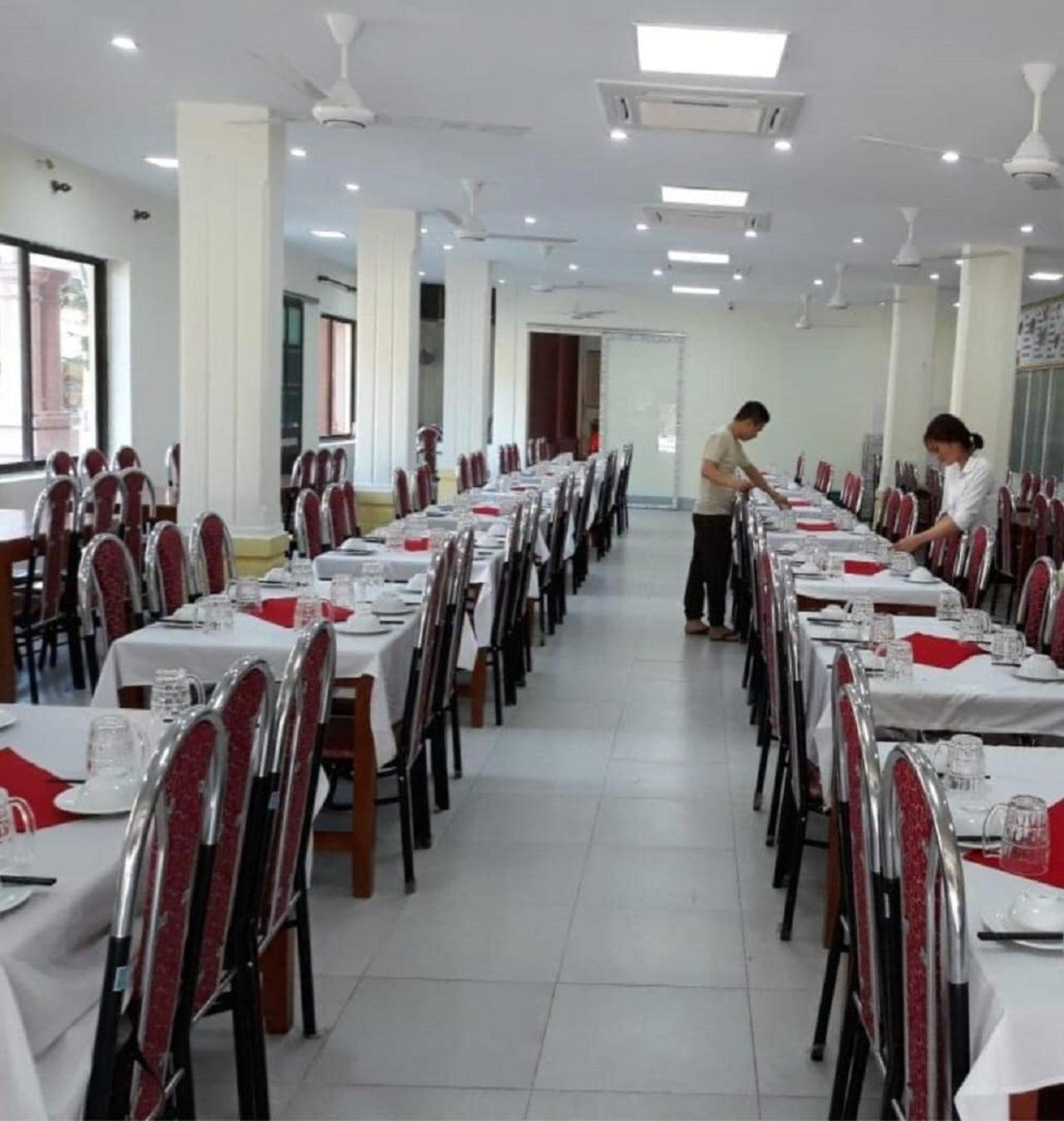 Hotel Khach San Vien Dong à Cửa Lò Extérieur photo