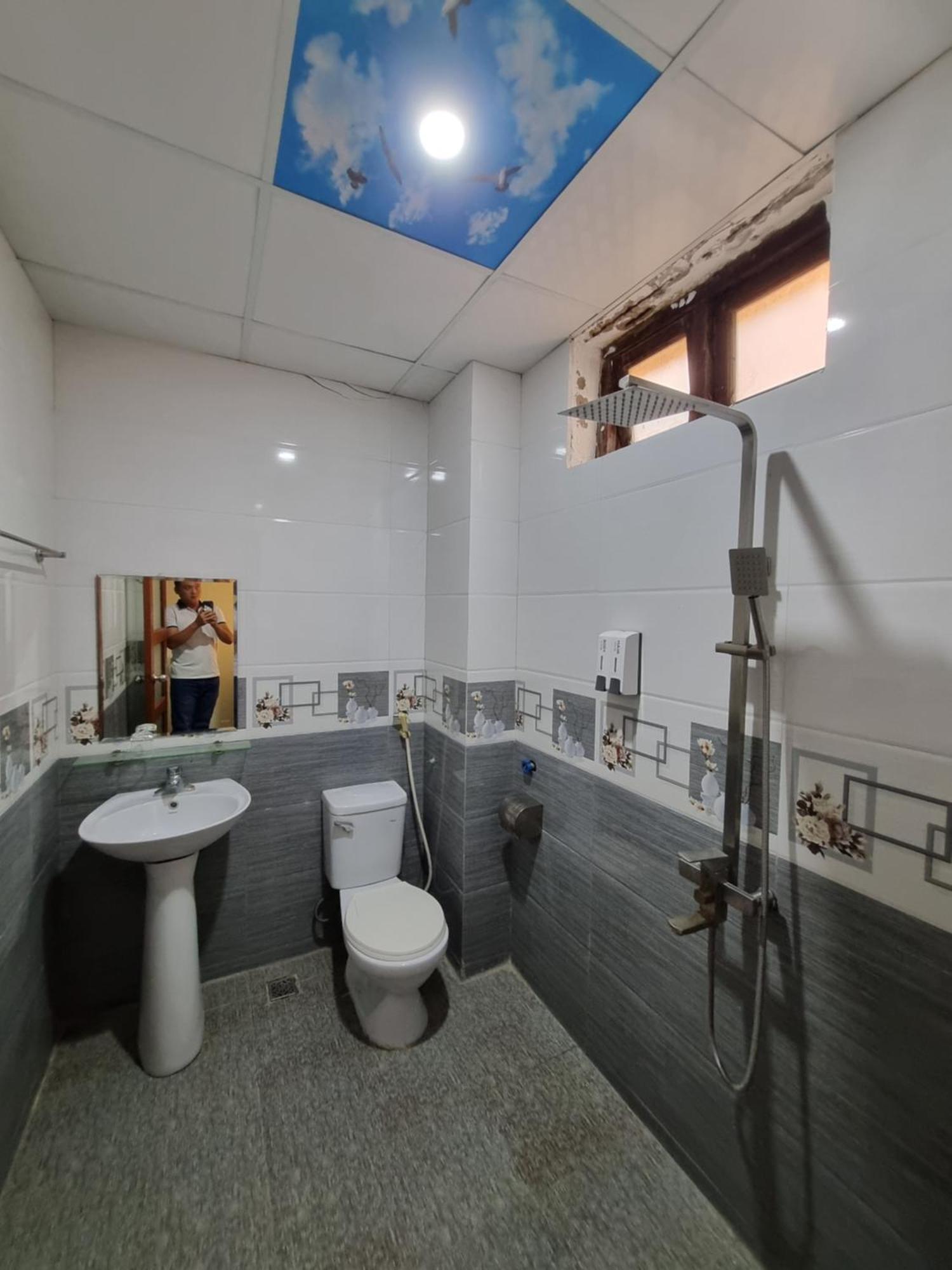 Hotel Khach San Vien Dong à Cửa Lò Extérieur photo