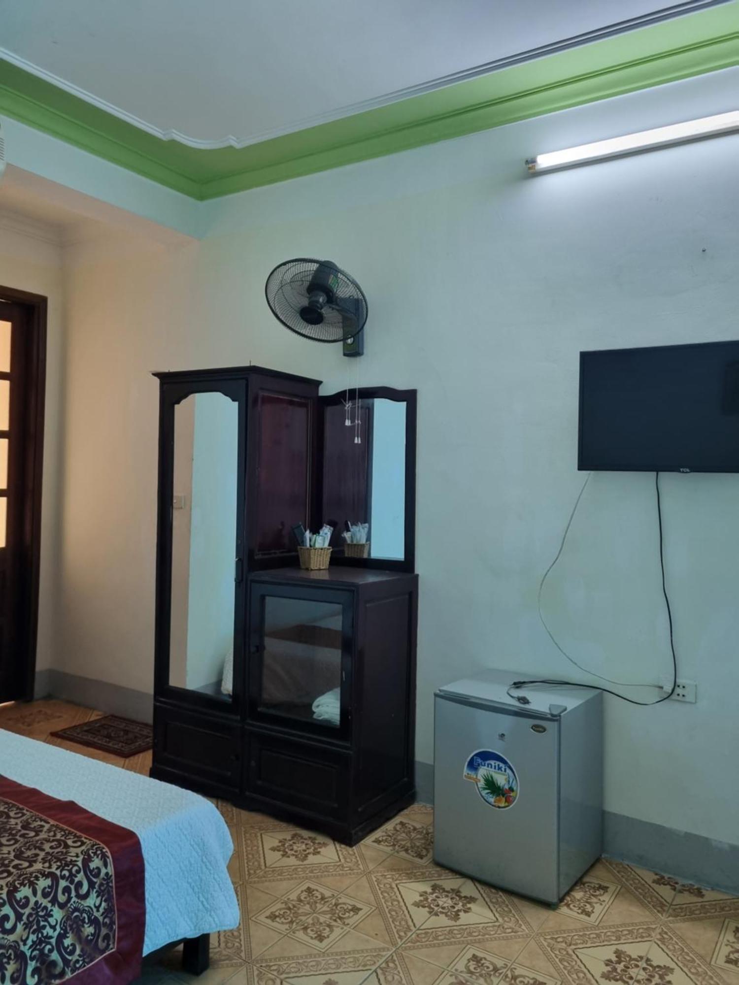 Hotel Khach San Vien Dong à Cửa Lò Extérieur photo