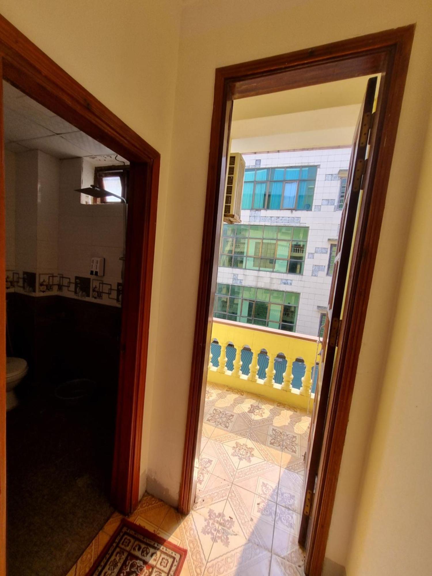 Hotel Khach San Vien Dong à Cửa Lò Extérieur photo