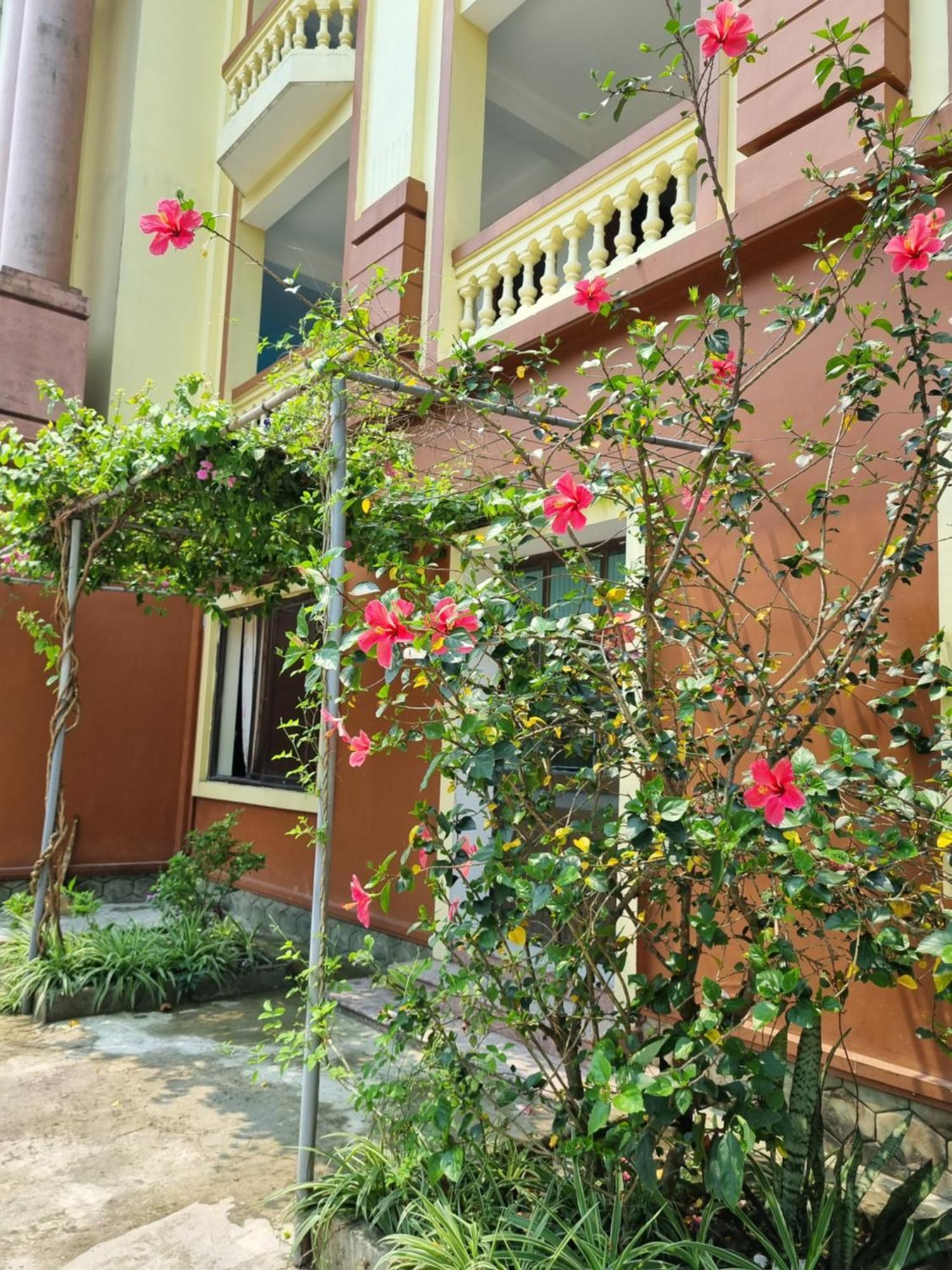 Hotel Khach San Vien Dong à Cửa Lò Extérieur photo