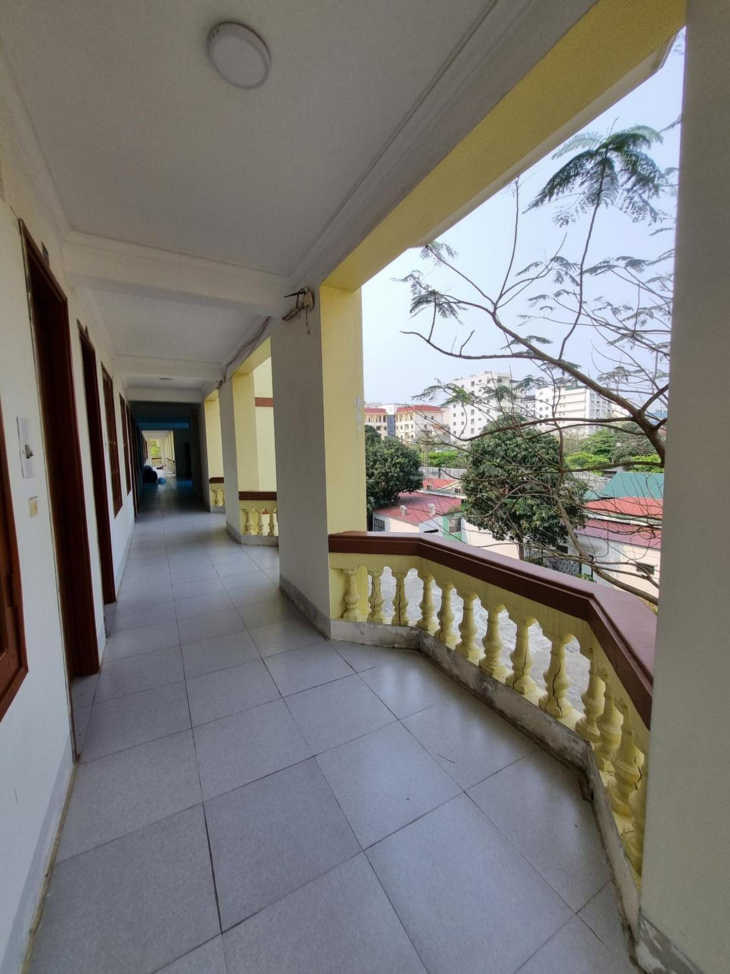 Hotel Khach San Vien Dong à Cửa Lò Extérieur photo