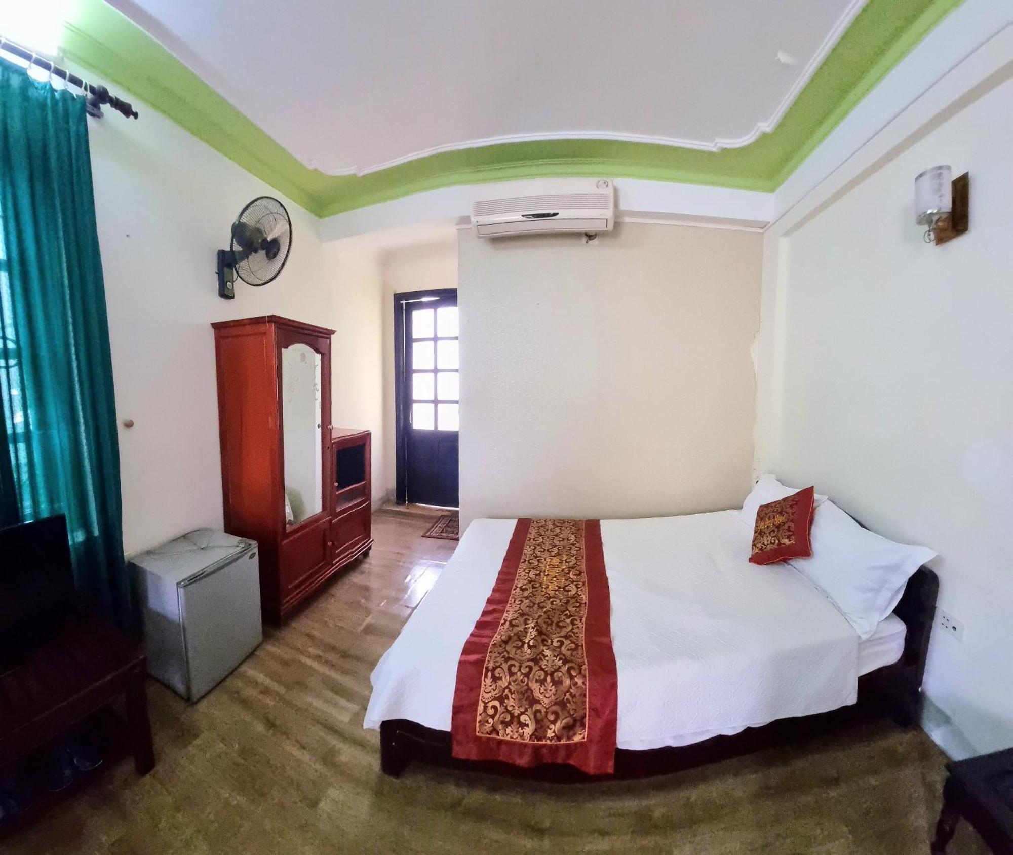 Hotel Khach San Vien Dong à Cửa Lò Extérieur photo
