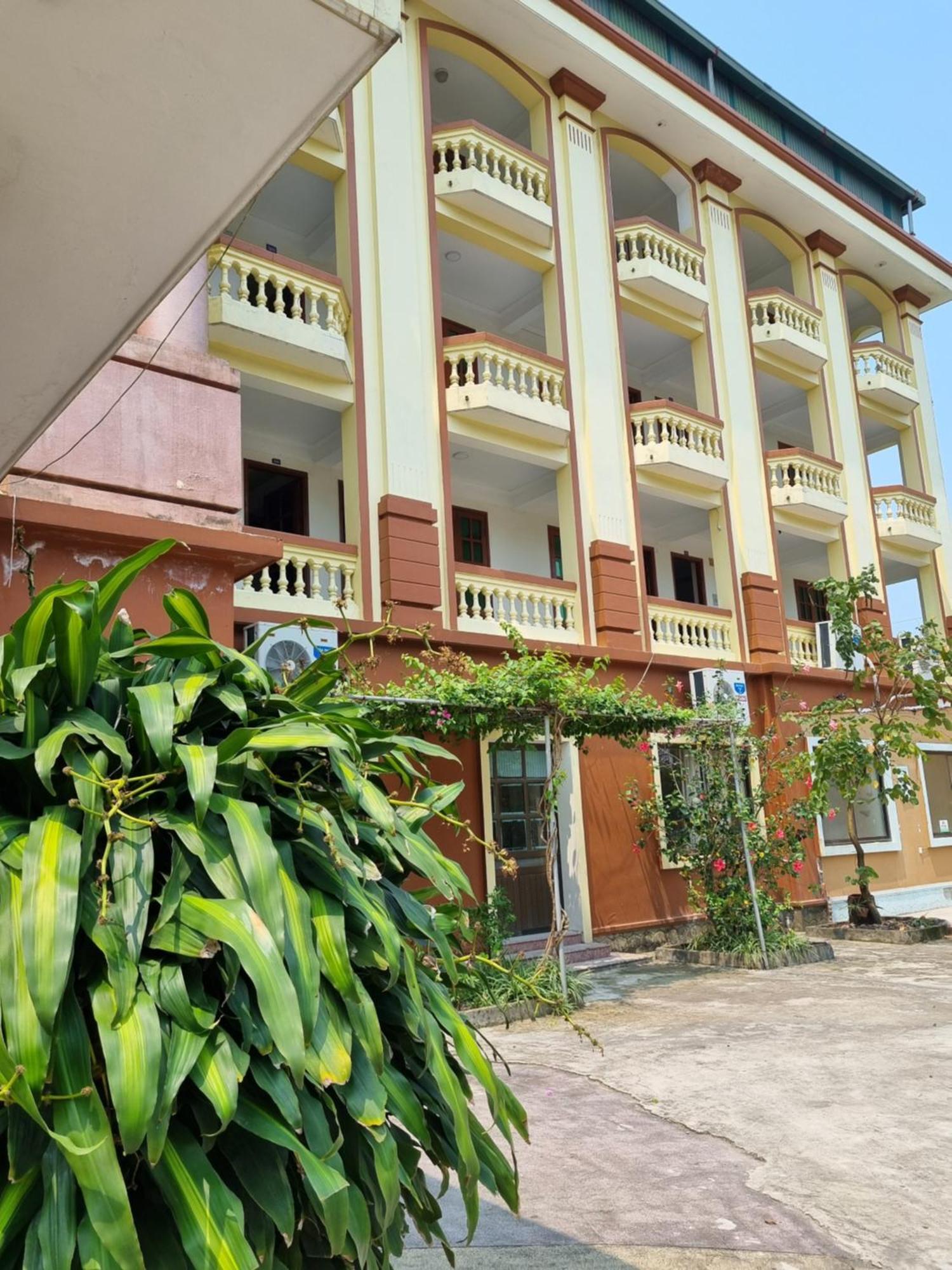 Hotel Khach San Vien Dong à Cửa Lò Extérieur photo